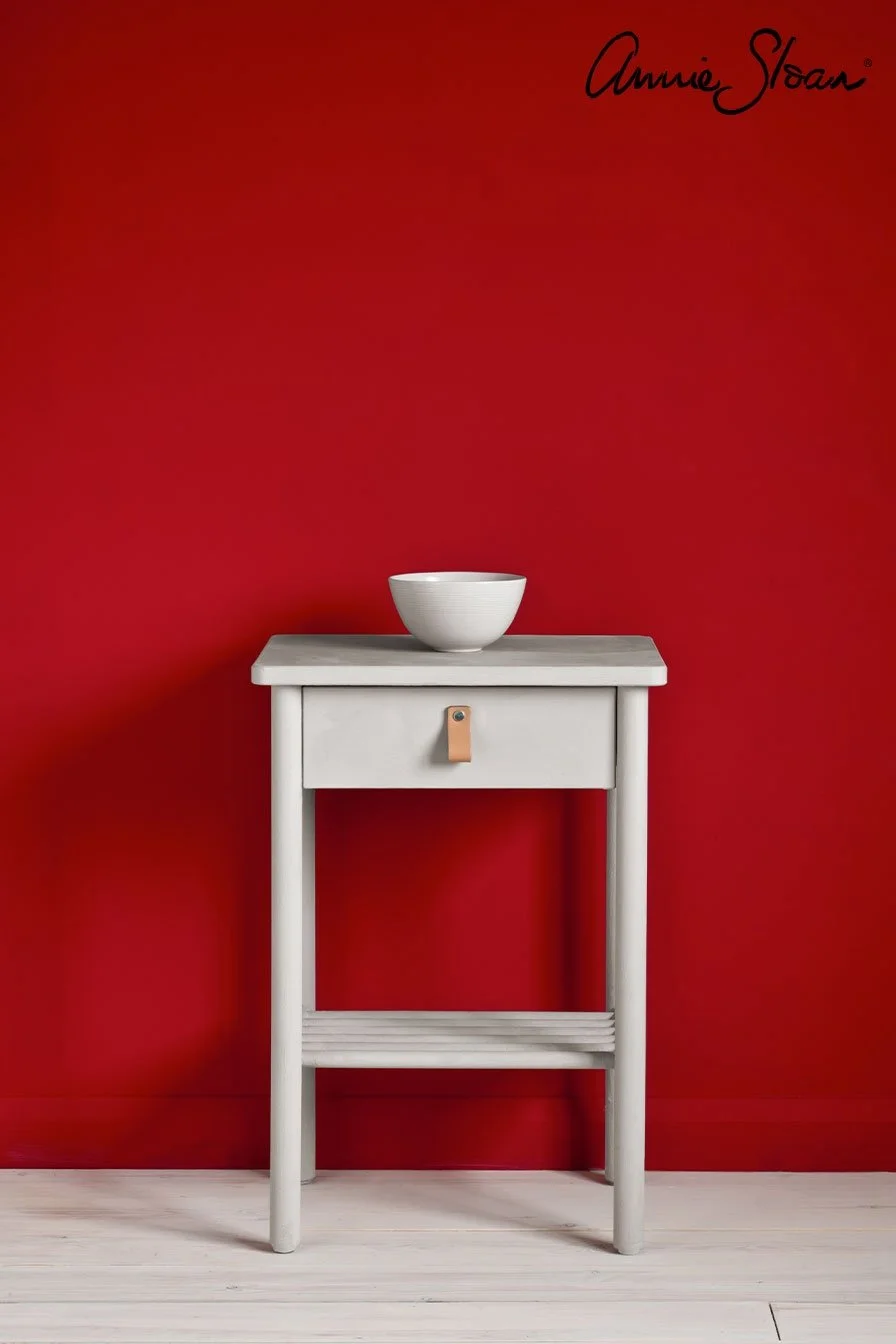 chicago-grey-side-table_-piano-in-old-violet-curtain_-emperor_s-silk-wall-paint_-linen-union-in-old-violet-_-old-white-lampshade_-72dpi-image-1.jpg