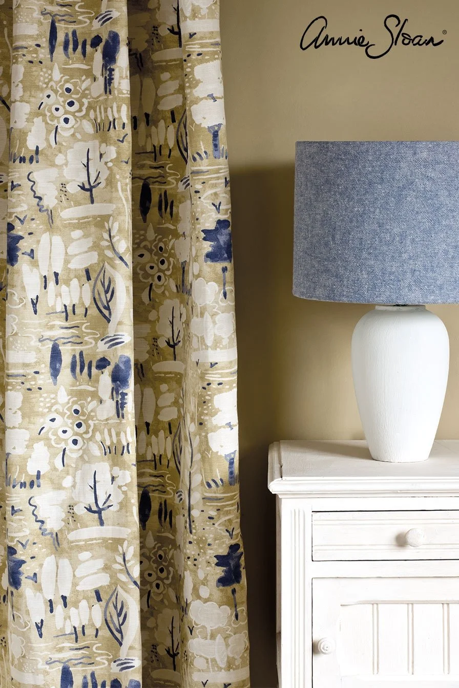 original-side-table_-dulcet-in-versailles-curtain_-linen-union-in-old-violet-_-old-white-lampshade-72dpi-image-3.jpg