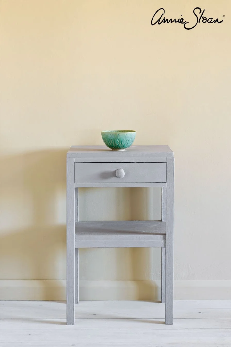 paloma-side-table_-piano-in-provence-curtain_-linen-union-in-paloma-_-old-white-lampshade_-72dpi-image-1.jpg