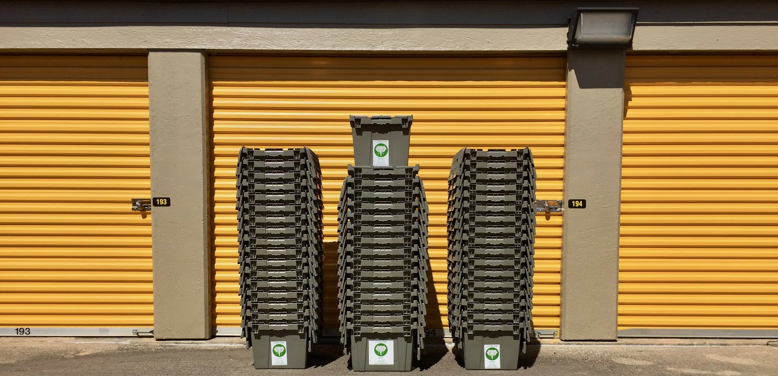 Renting Moving Boxes vs Buying Cardboard: What’s Better for Local Moves?