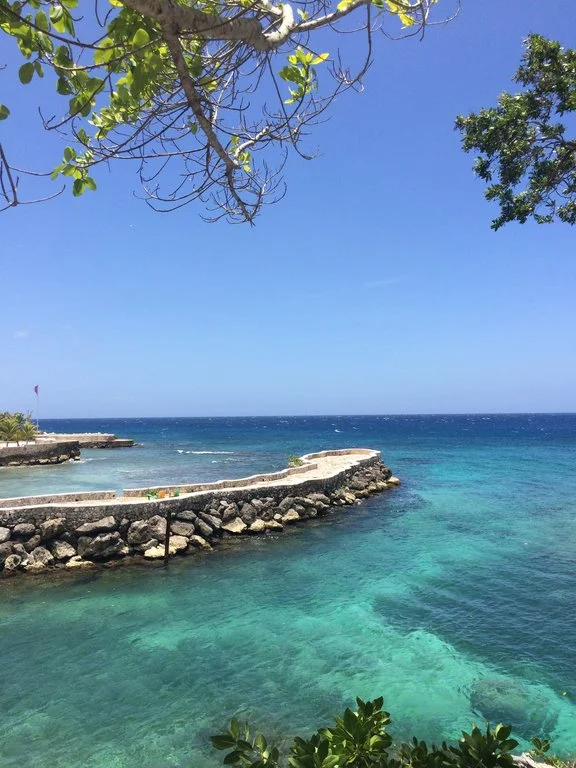 Águas cristalinas da Jamaica.