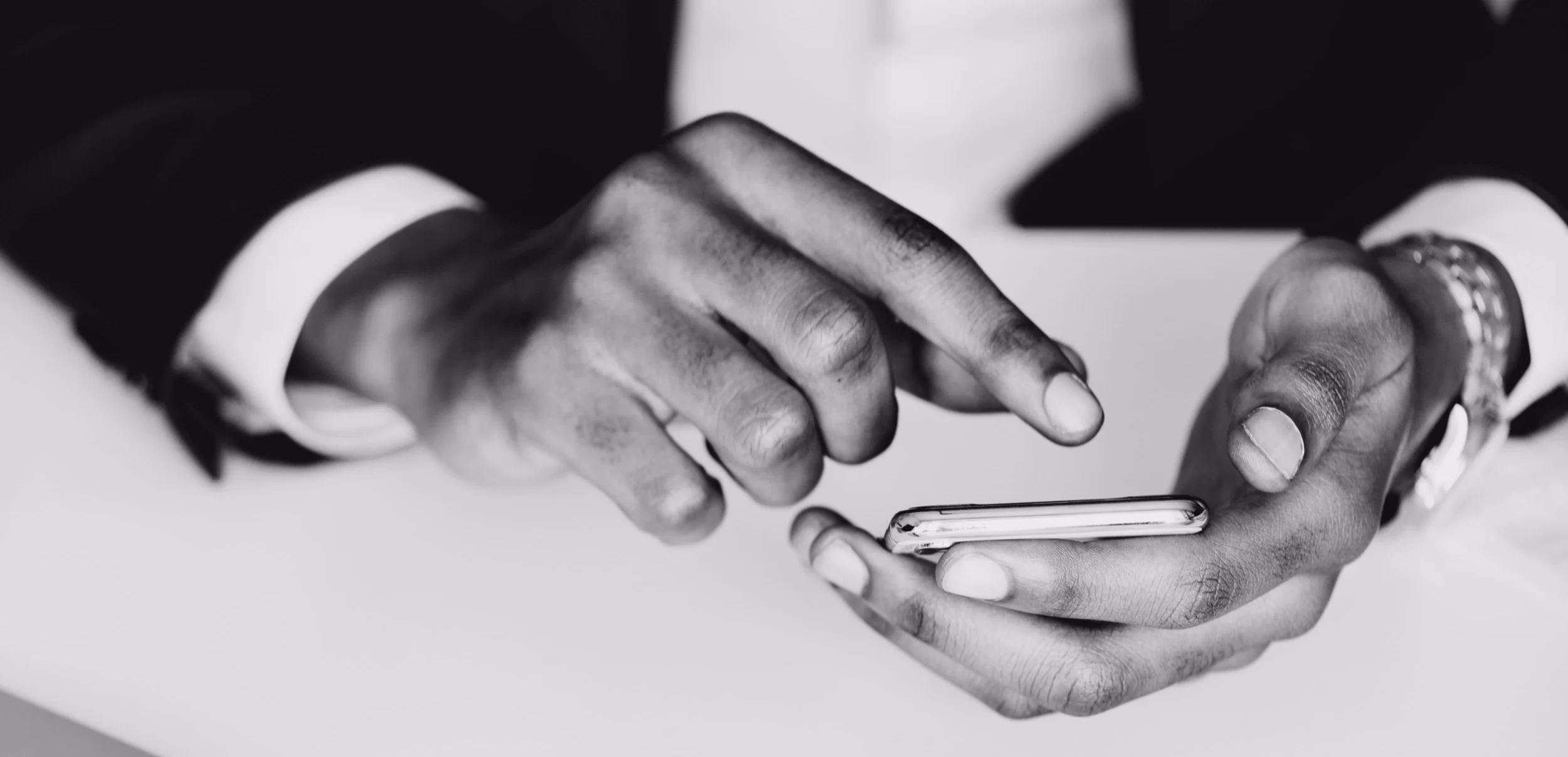 black-and-white-blur-cellphone-935865.jpg