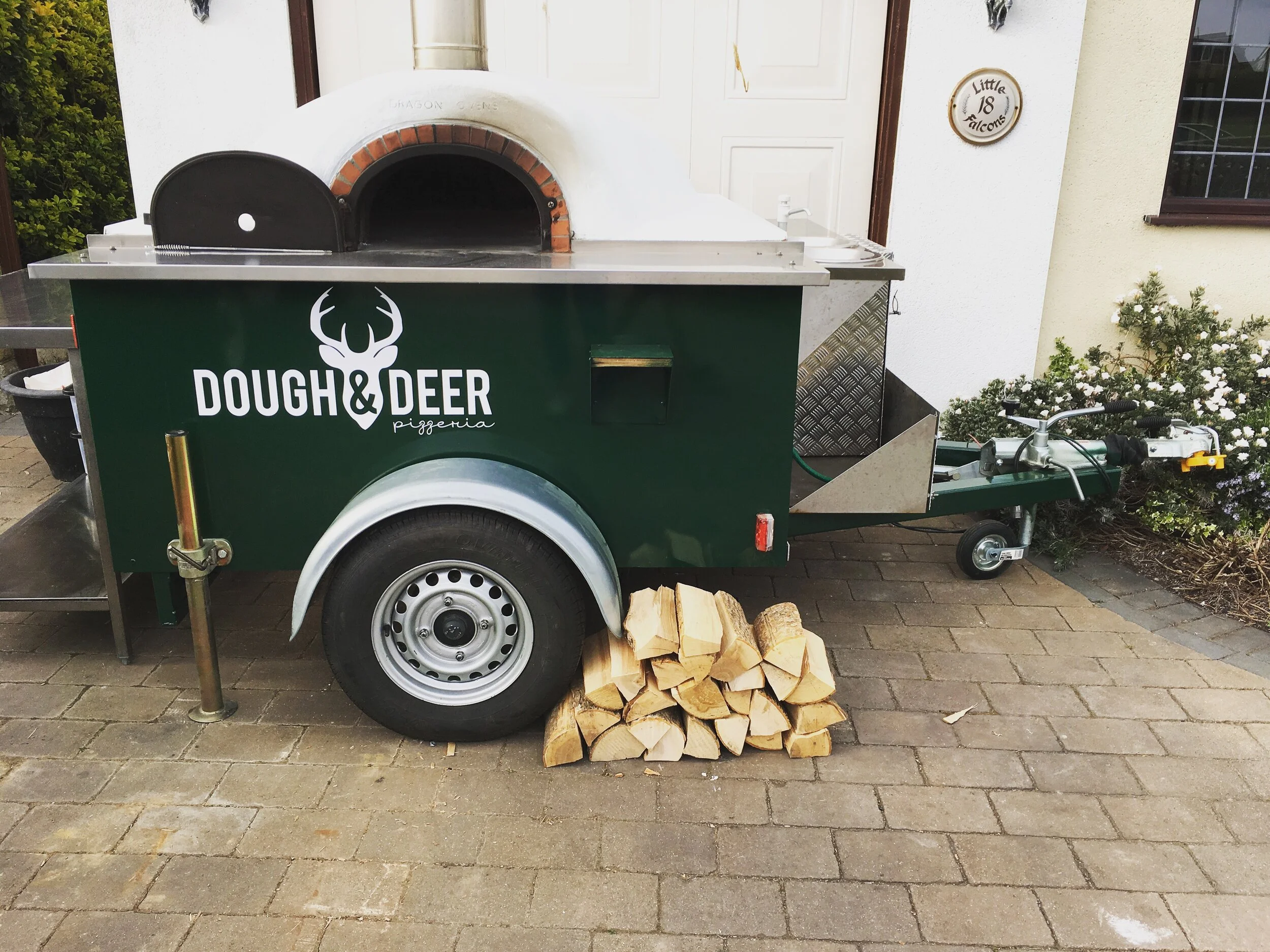 Dough&Deer - Mobile Pizza Van Hire - Pizza Van