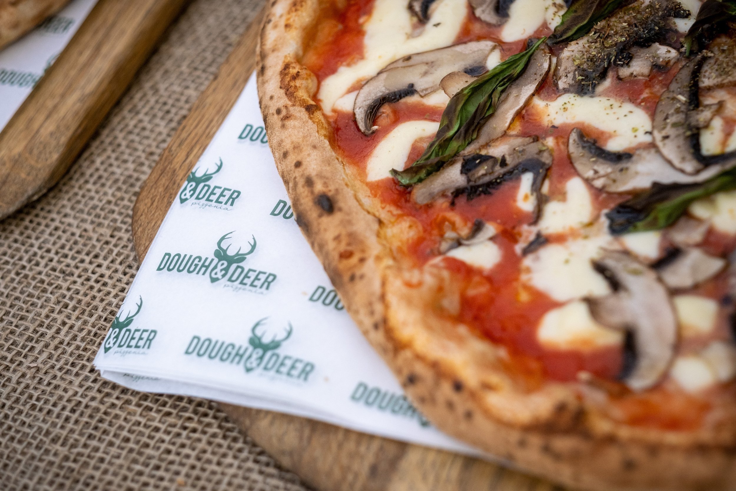 Portobello Mushroom Wood Fired Pizza - Cooked in a Land Rover Defender Pizza Onen 