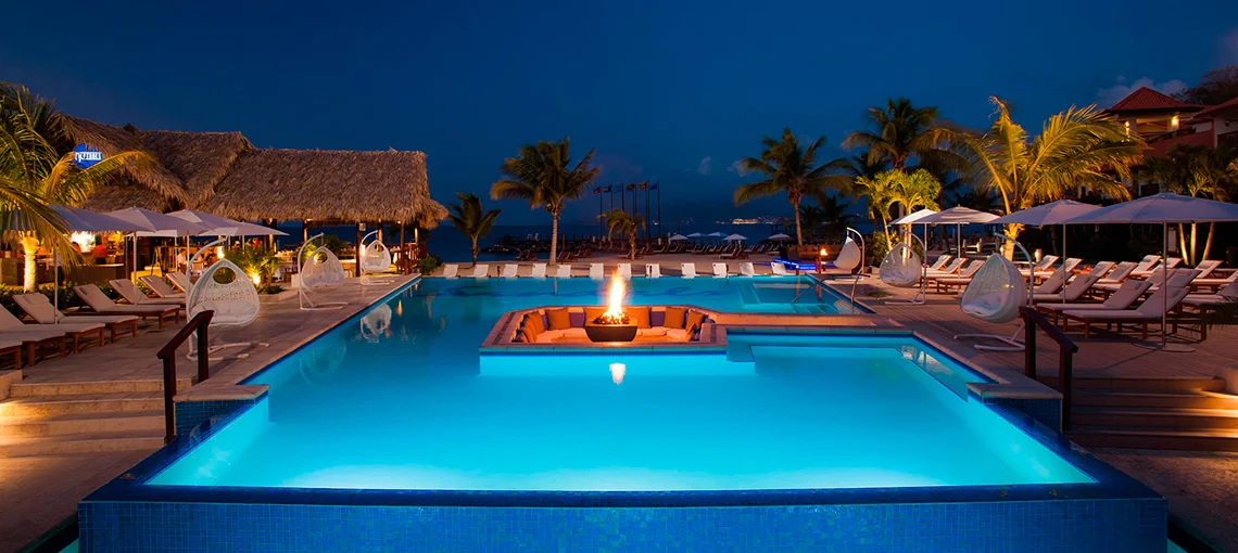 SANDALS LA SOURCE, GRENADA Diseño de Iluminación de landscape, áreas públicas y restaurantes. Project Manager: Valeria González Director de proyecto de Iluminación: Thomas Paterson Arquitectos: Synergy Architecture Contratista Iluminación: Doug Ludmann Cliente: Sandals Group Grenada Island, 2016