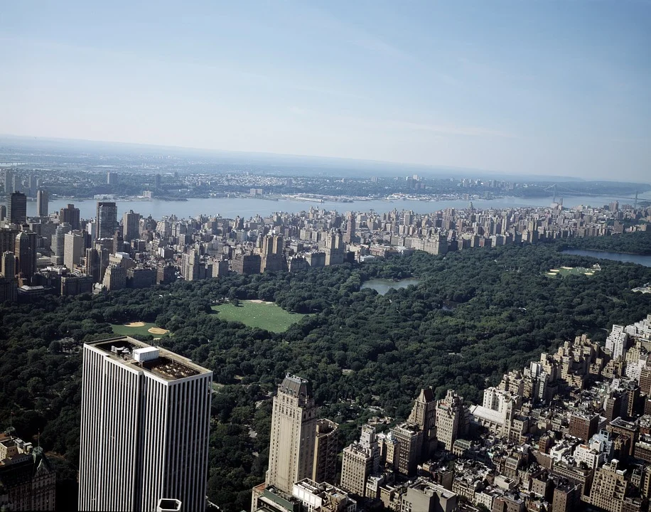 NYC’s Central Park offers a classic scenic run.