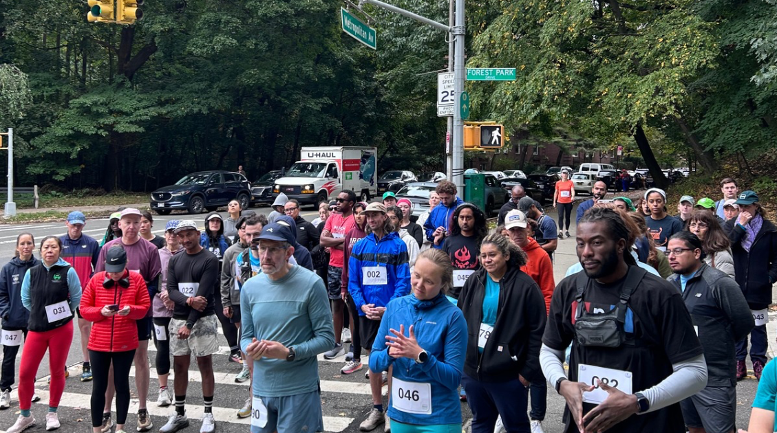 runners lining up at the Forest Park Queens 5K