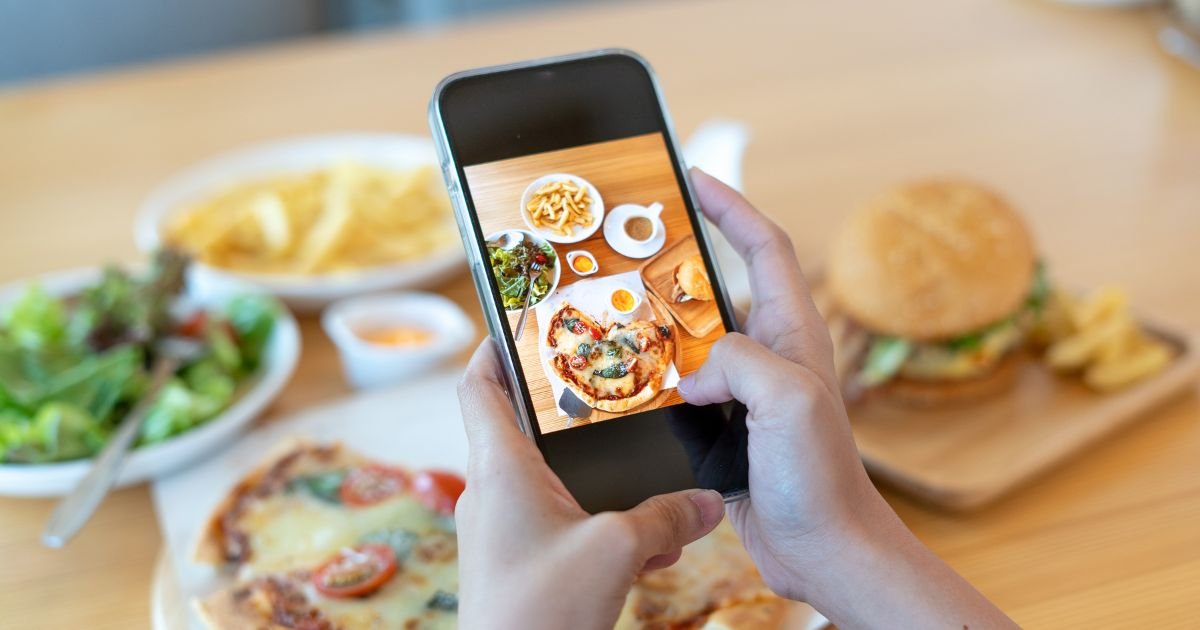 best calorie tracker apps taking photo of food