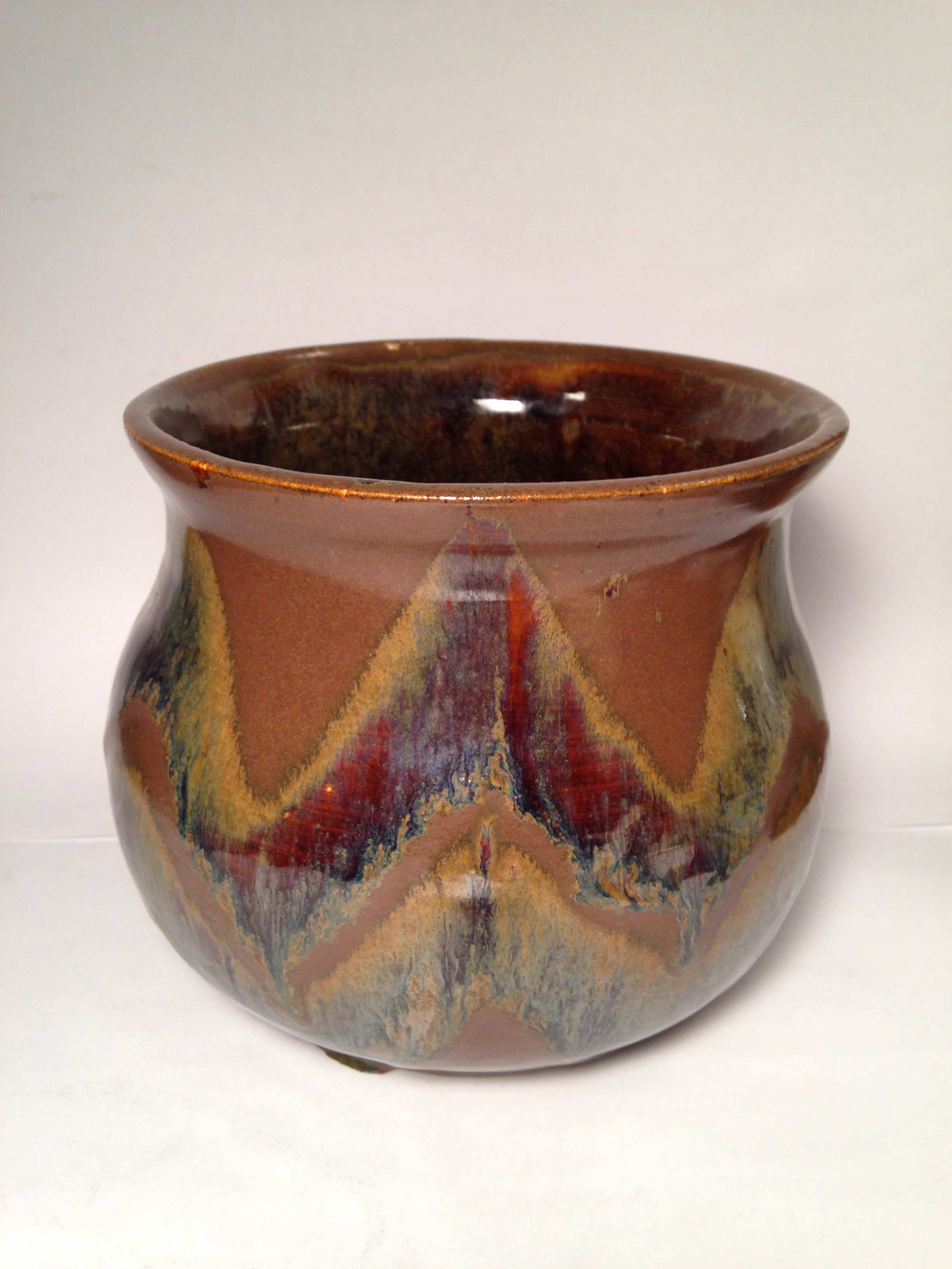 Large pot with zigzag pattern