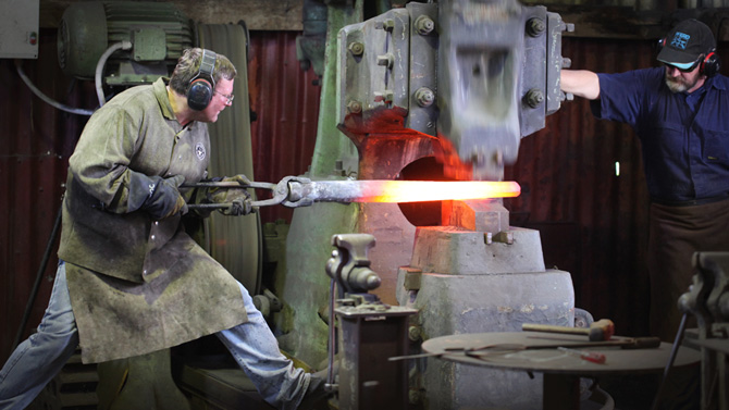 Forging a branch. Roland Dannenhauer (Blacksmith, welder) Camera: Amanda Gibson.