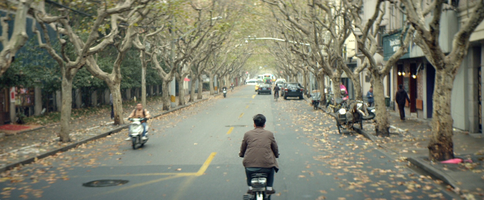 Liwei goes looking for Mei in the streets of Shanghai.
