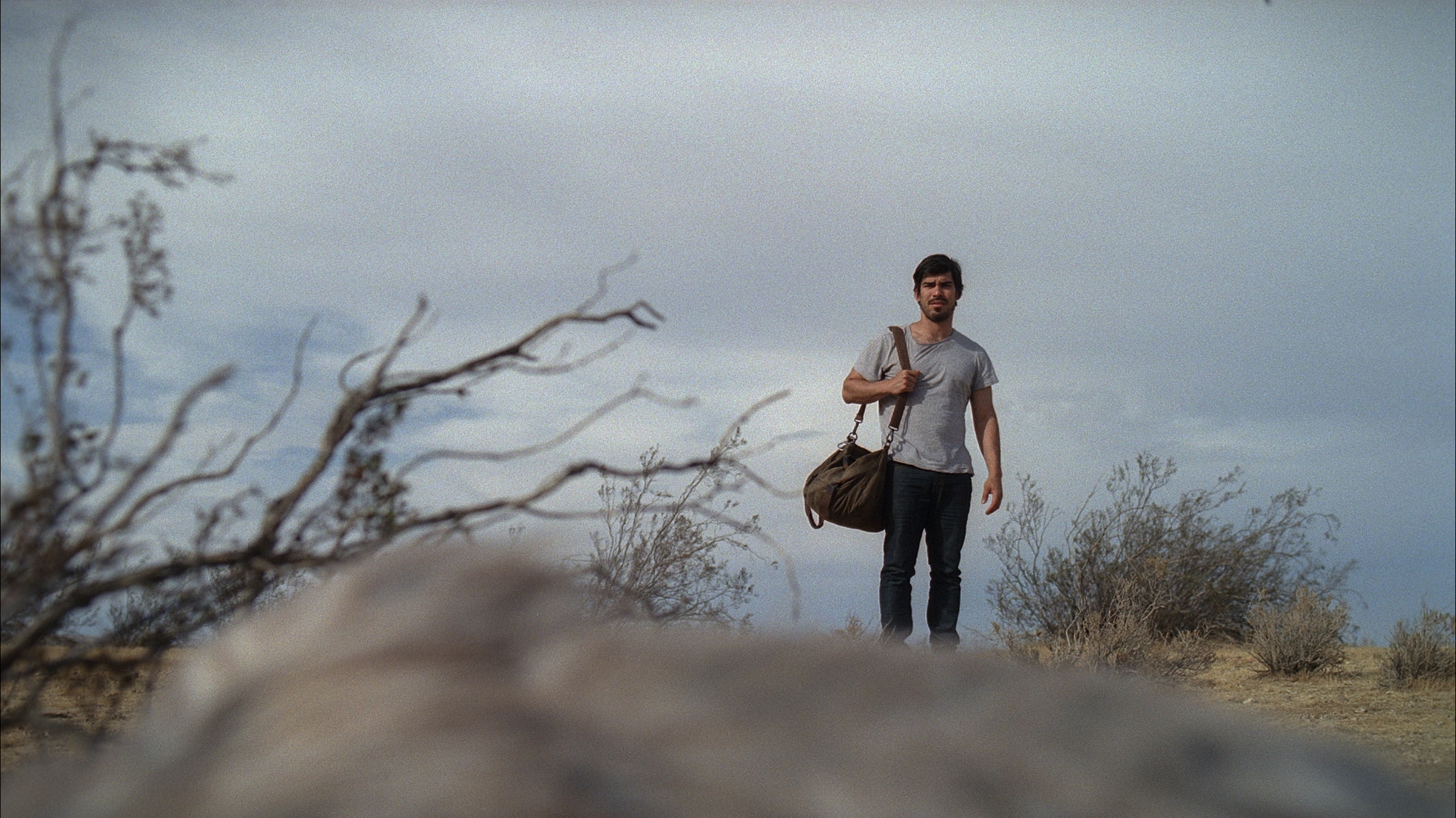 Limbo - Raúl Castillo stumbles across a dying dog in the middle of the desert