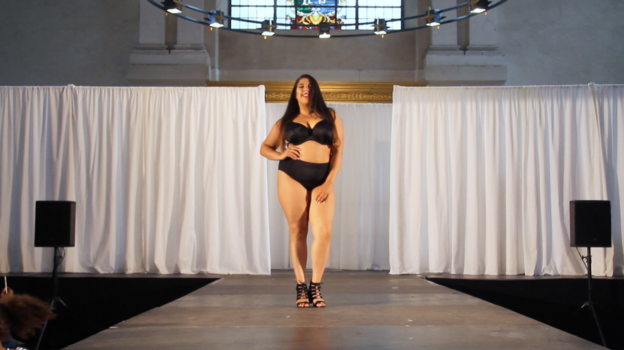 Measure Up - Jerri Hoath on the catwalk at Curvy Convention - May 2016