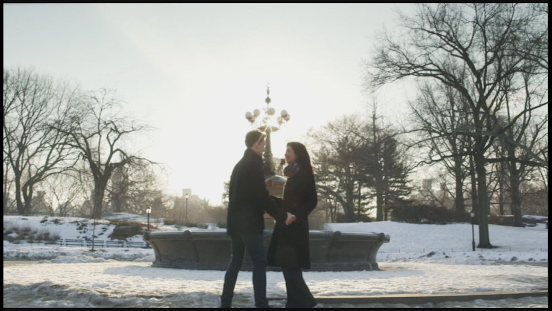 Breakfast in Bed - Jake (Billy Bob Thompson) and Brooke (Kate Chamuris) have their first kiss in Central Park.