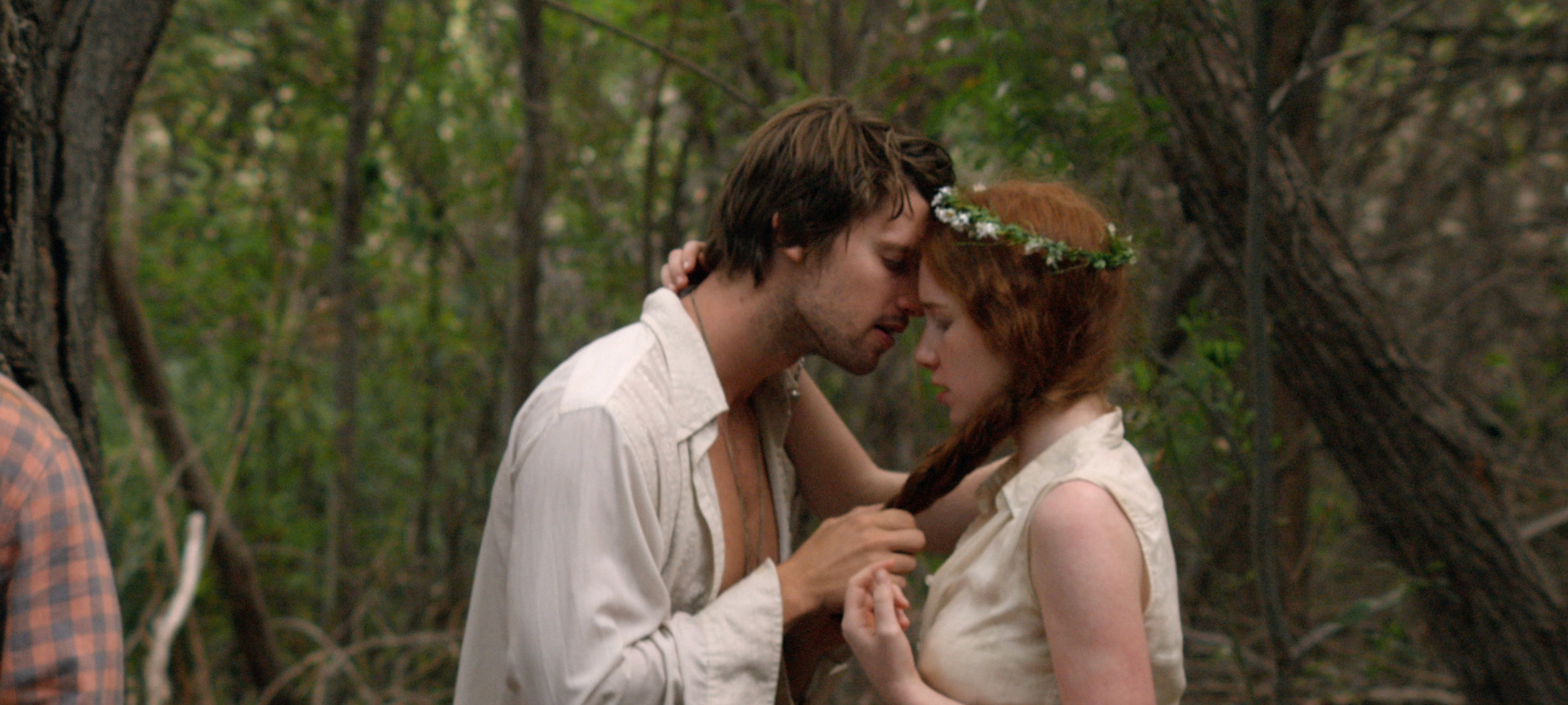 Paul (Patrick Schwarzenegger) seduces Marlena (Annalise Basso).
