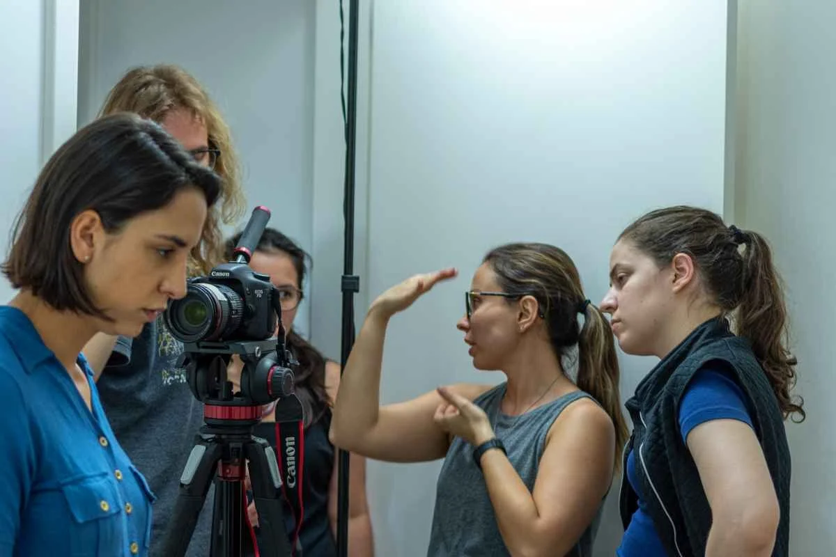 Behind the scenes of O Mundo Aqui Dentro (The World Inside)