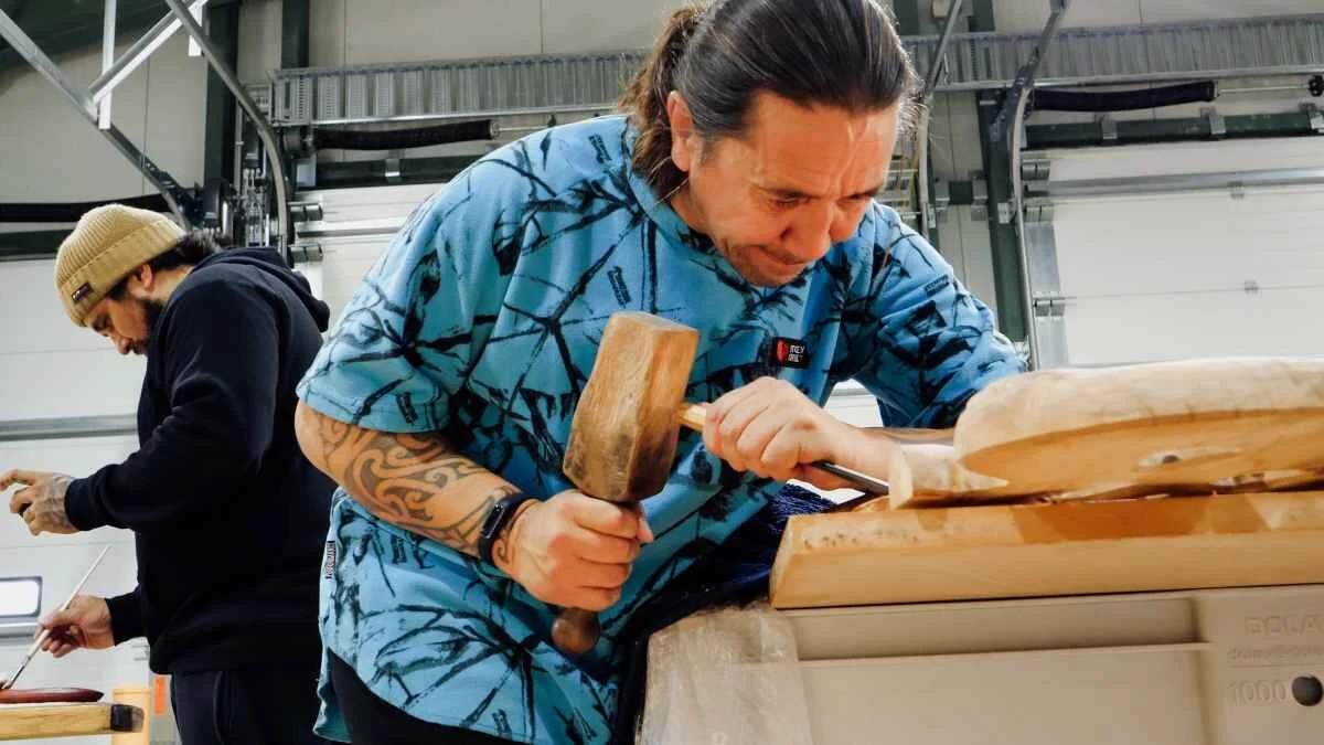 Te Whakairo - James carving and Poutama painting