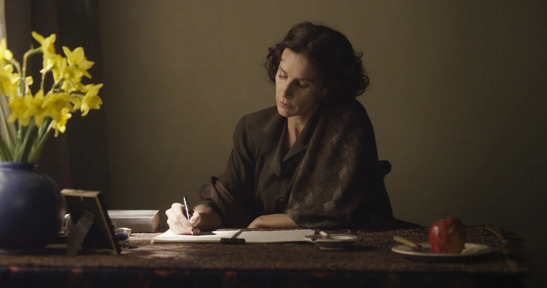 Rachel Griffiths as Etty Hillesum.