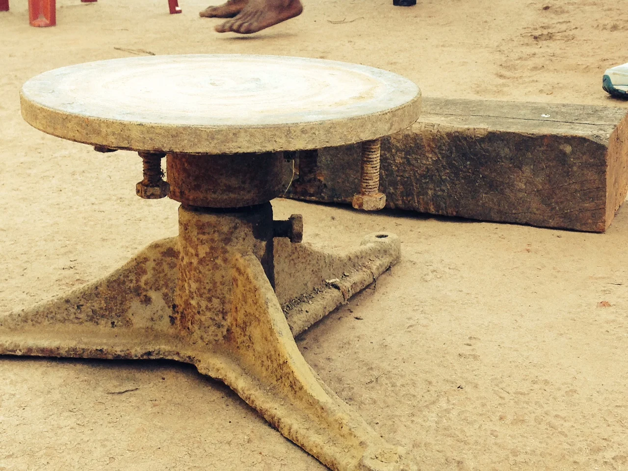  A rudimentary manually-operated pottery wheel used for centuries in rural India 
