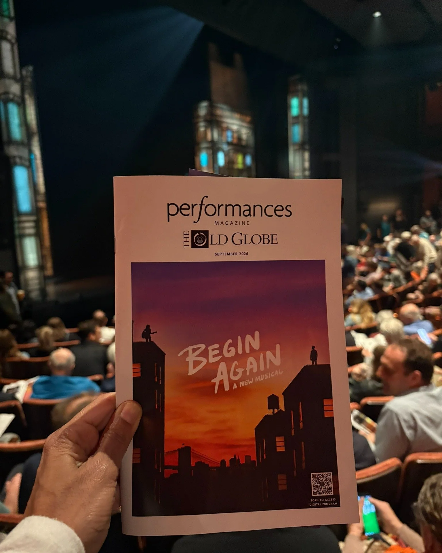 I've been spending a lot of time on screen adaptations (of my novels) recently, so I found it very interesting to see the world premiere of the new musical BEGIN AGAIN at @oldglobetheatre. It's inspiring to see how a whole new medium can open up poss