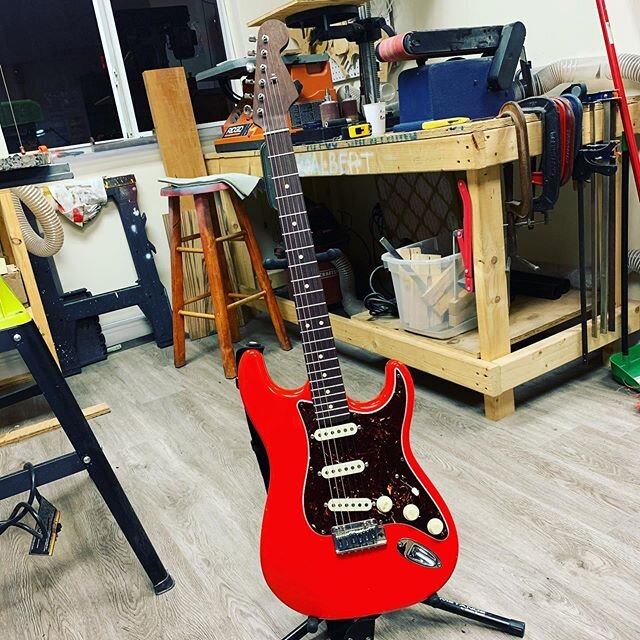 Loving this rosewood neck strat. What is your favorite strat neck woods? #luthier #guitartech #tech #guitar #electricguitar #strat #stratocaster #rosewood #singlecoil #sixstringtheory #miami #305