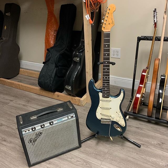 What&rsquo;s your favorite #straturday rig? We are loving this @danocaster_guitars &lsquo;63 and this @fender 68&rsquo; #silverface #champ!#luthier #guitartech #tech #guitar #electricguitar #strat #danocaster #fender #champ #champamp #vintage #silver