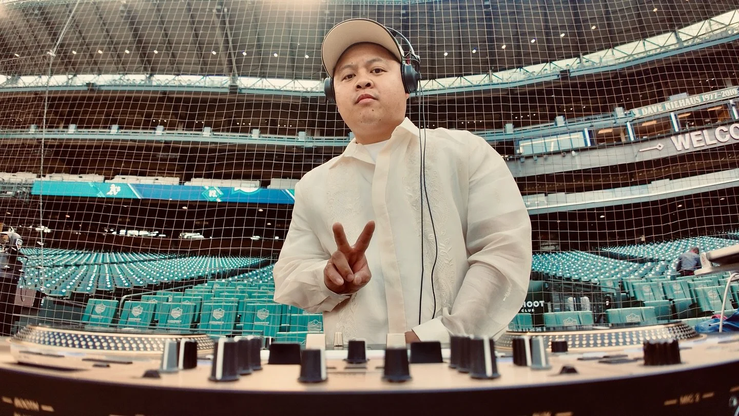 Filipino Heritage Night #2

Roc&rsquo;d the Barong and showed out!

✌🏽😛

#gderty #mariners #filipinoheritagenight #samesquad #truetotheblue #love #dj #seattledj #standingonbusiness #peace #✌🏽