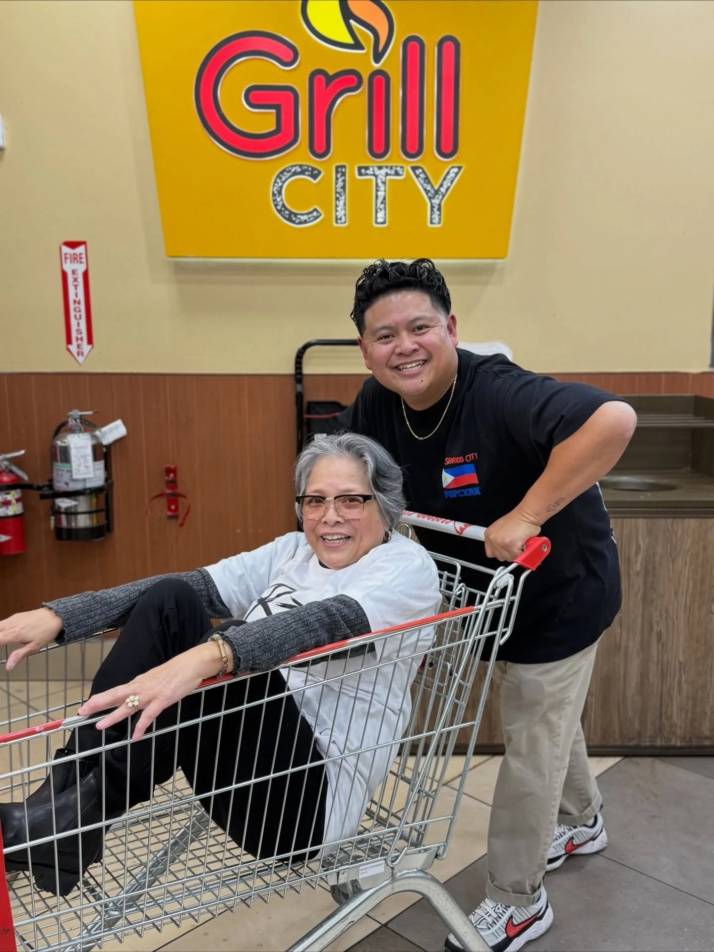 Hey Everyone! Today is my mom&rsquo;s birthday! Wish mama Rocryte a Happy Birthday!

The Seafood City &ldquo;Late Night Madness&rdquo; was only the second time she&rsquo;s ever seen me DJ. Wild, I know haha.

#seafoodcity #seafoodcitysupermarket #hap