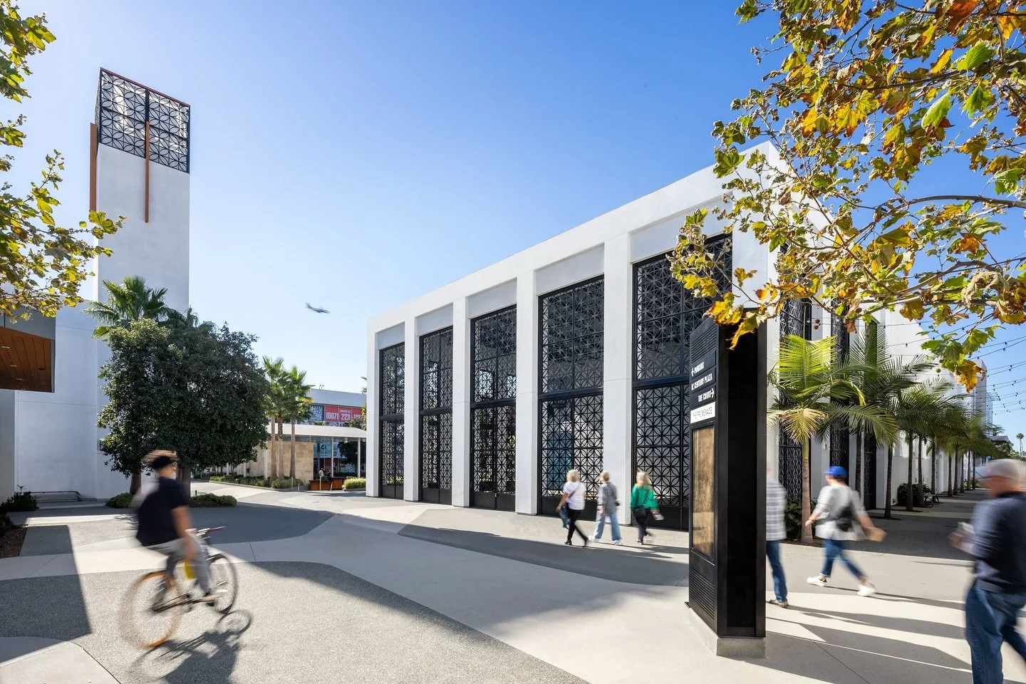 Recent shoot hi lighting various aspects of the budding Hollywood Park future 300-acre complex with parks, a lake, plus sports, fashion, live entertainment, and global cuisine. Working with @architects_orange @bcv_architects @harthowerton to showcase