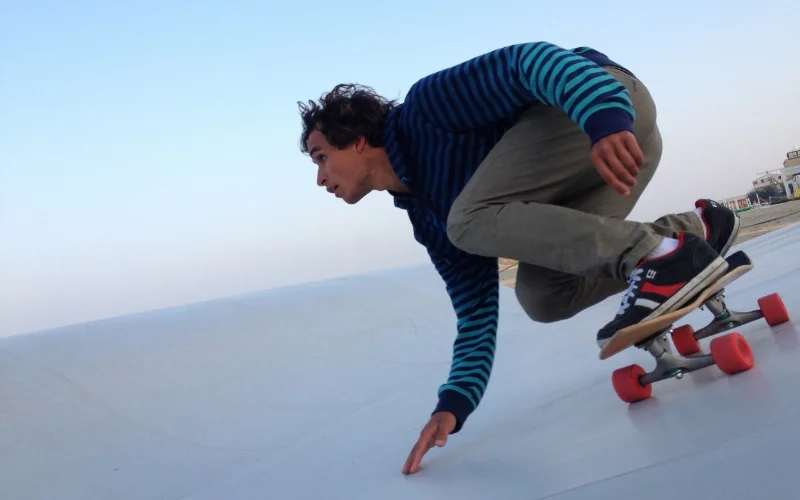 A glassy wave to surfskate