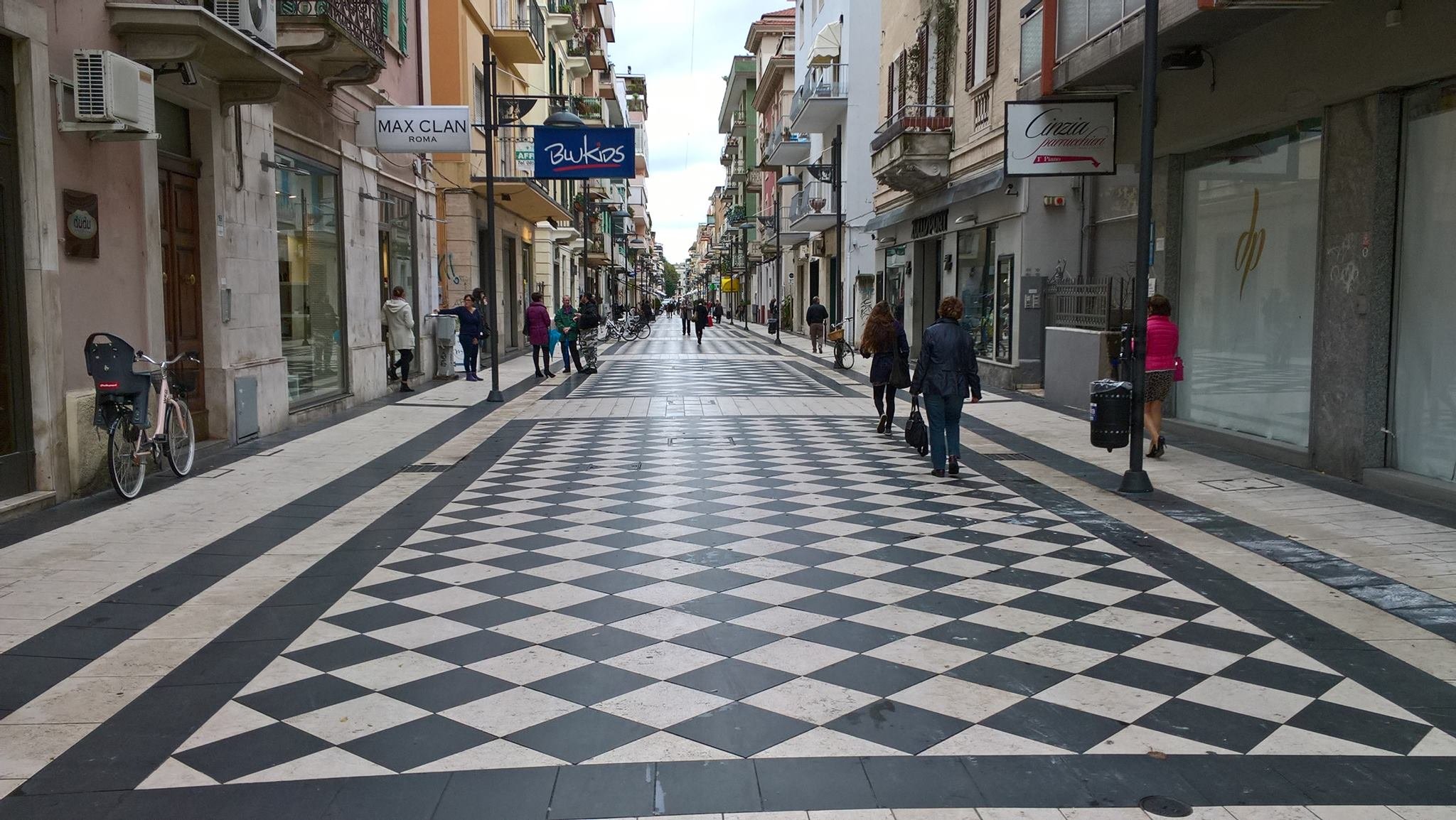 DAY 6 - PESCARA, WALKING AND SHOPPING, BEACH The city of Pescara is Abruzzo’s cultural and business hub on the Adriatic Sea with a beautiful beach right next to the central district. It has a cool predestrian downtown, great food and fashion, and