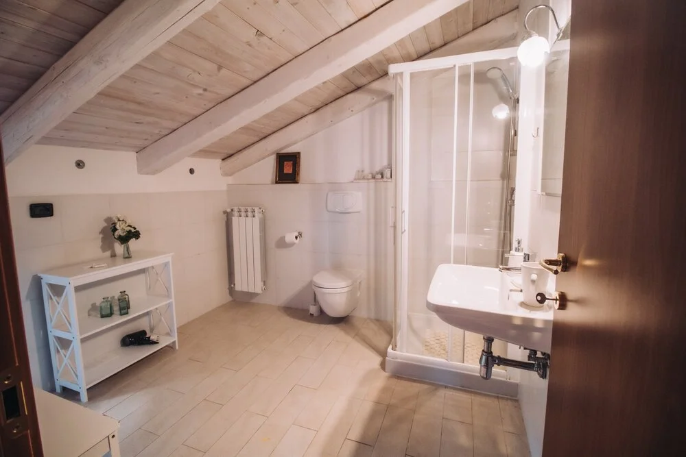 MaiellaBathroom3.jpg