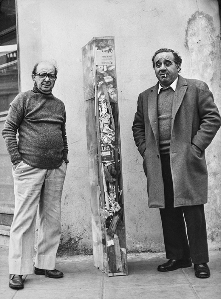Junto a Antonio Berni, quien adquirió el Rectángulo de acrílico con basura. 1977.