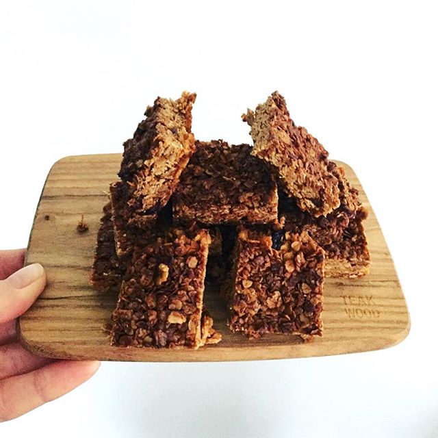 RAISE THE (ENERGY) BAR

Oats + Thyme + Next level Honey
= Perfect post-workout fuel

Check out the @blackbeehoneycompany + more cool food brands

#TheIngredientsShow
@necbirmingham
8-10 April
.
.
.
#deepheat #rollonrelief #girlsfitness #girlgains #fi
