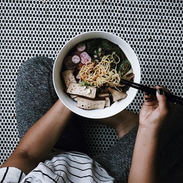 i'm sure we could all use a bowl of ramen right about now. 🍜
&mdash;
#whatsinmybowl: @munchery tofu ramen cooking kit