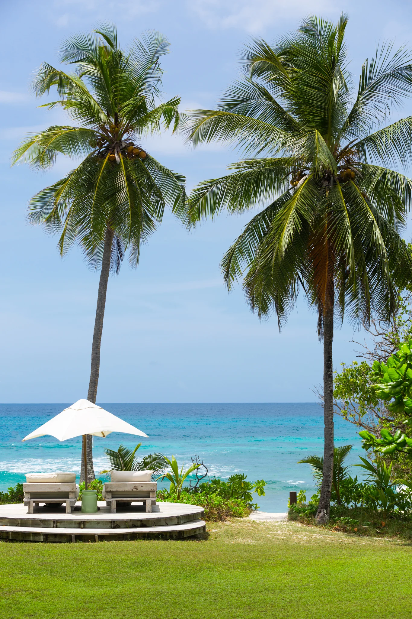 Villa Beach Loungers 2048px 5D3_1485-Edit.jpg