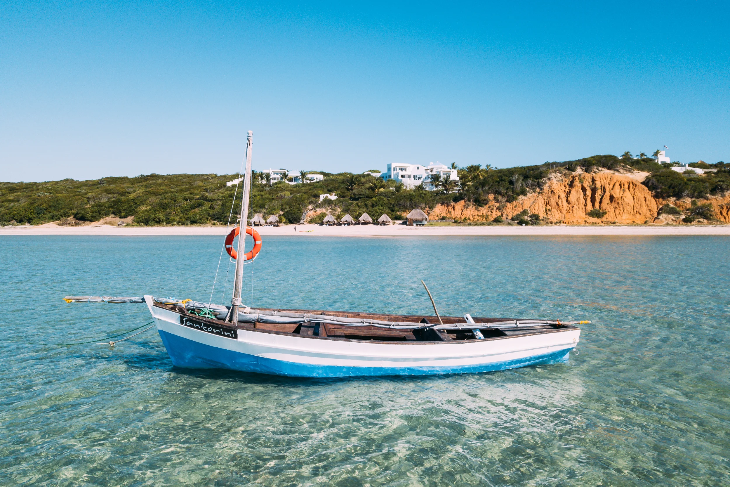 Santorini Mozambique - Santorini Dhow - 2500px-2.jpg