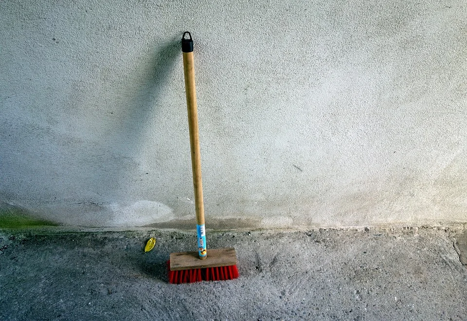 broom-2403669_960_720.jpg