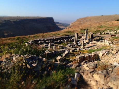 A late afternoon view to the Arbella synagogue. the Wadi Hamam separates the plateau of Arbel (forground) from the plateau of Nitai (background).