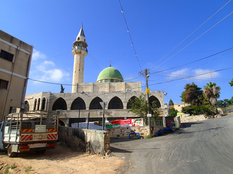 The mosque in the center of Mashhad.