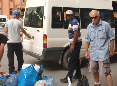 The photo does not lie. Mustafa is loading supplies on the morning of our departure from Doğubayazıt.