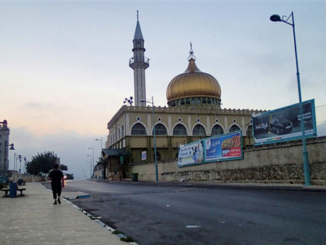Shine/Mosque of al-Nabi Sa’in at sunrise.