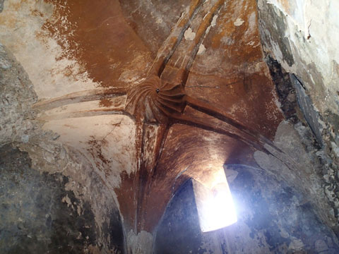 Detail of the (rib-vaulted?) ceiling. Apparently the swirl in the middle has the experts scratching their heads. (However, see Y. Hirschfeld 1995: fig. 88).