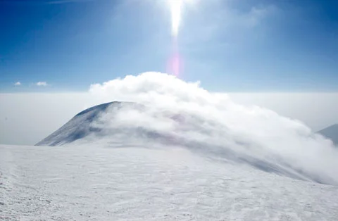 View to the saddle and the eastern summit of Ağrı Dağı.