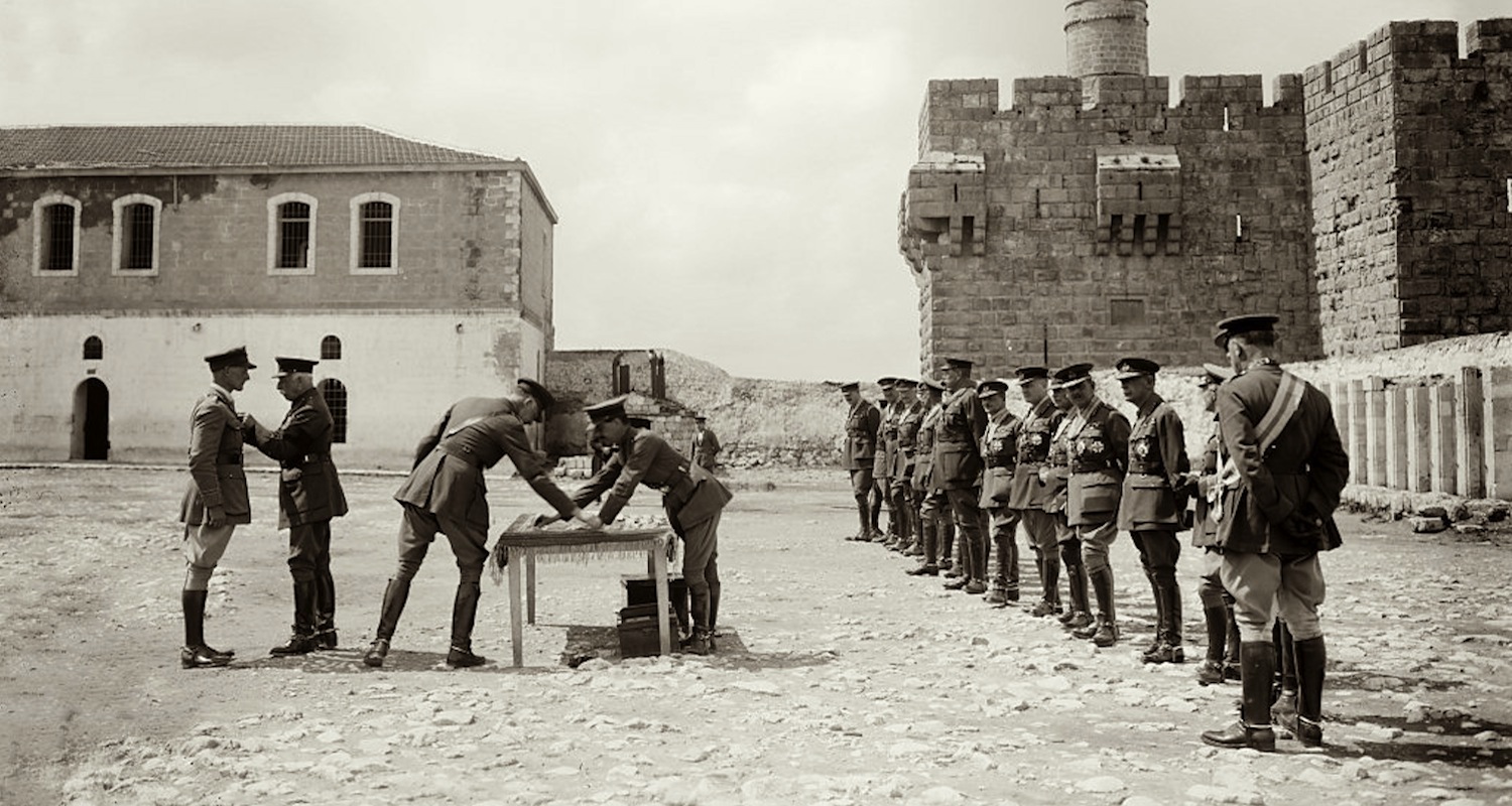 Prince Arthur, a son of Queen Victoria, presents medals and honors. Note the Kishle on the left. 19 March 1918. Image from here .