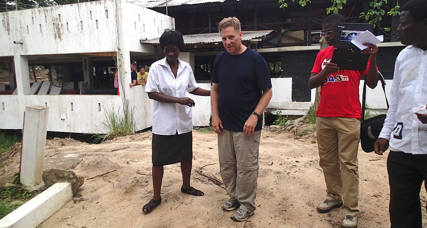 A waitress assures me that this croc is a good chap. How can she know? Am I really that gullible? Note the other tourists (behind the wall) marveling at my bravery. They are all Buckeye fans; they think they are so smart .