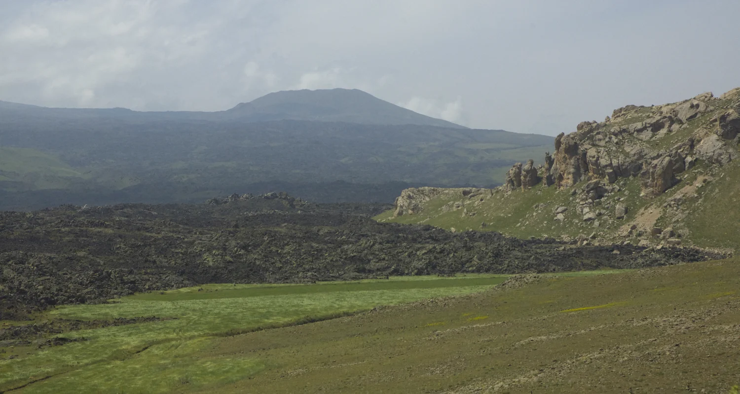Countryside under the watch of T endürek Dağı (5,906').