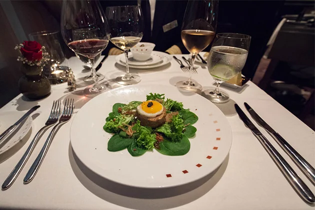 10-reasons-celebrity-reflection-food.jpg