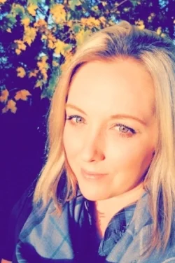 Amy Robertson's Headshot.jpg