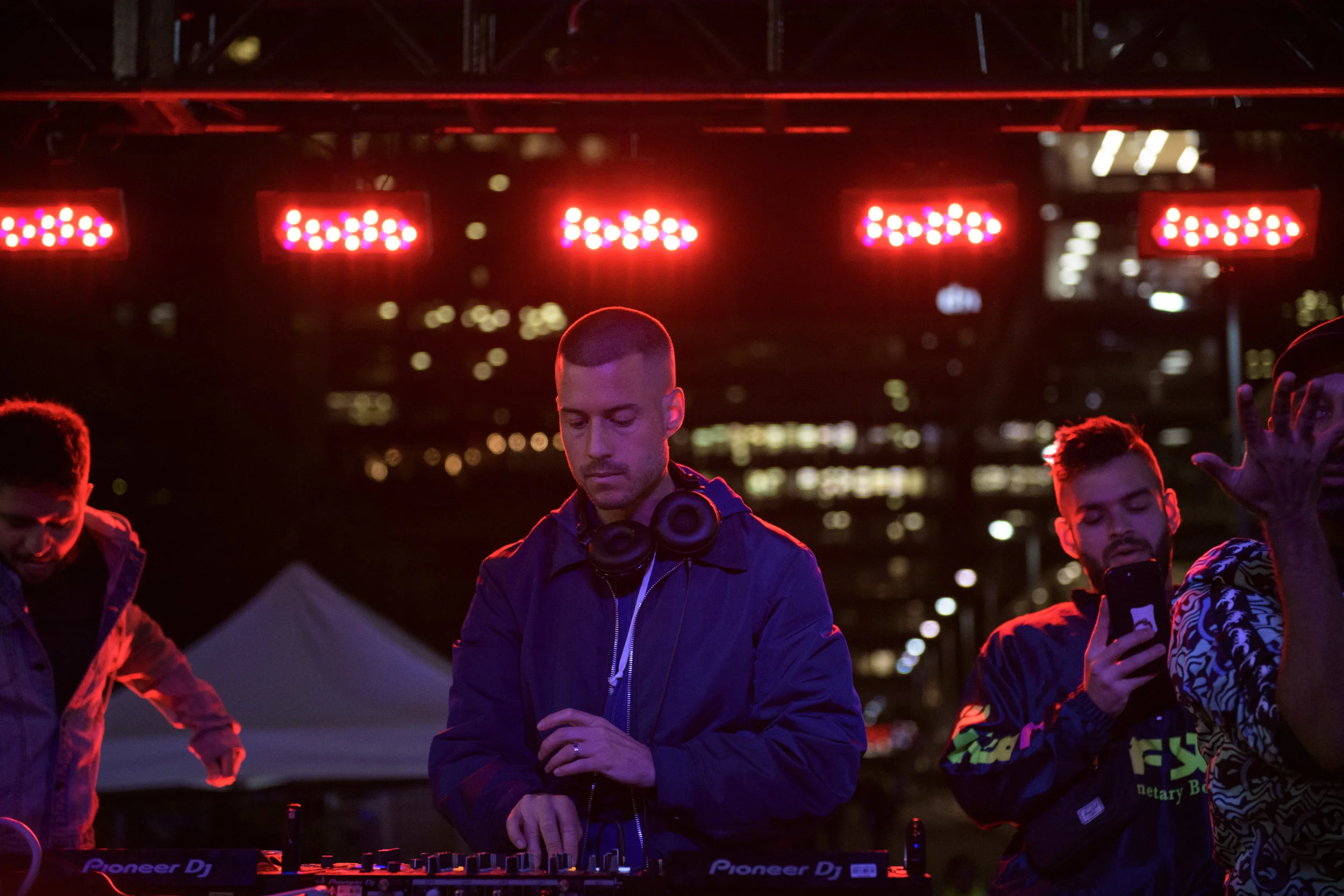 On Flashing Lights DJ4_F.jpg